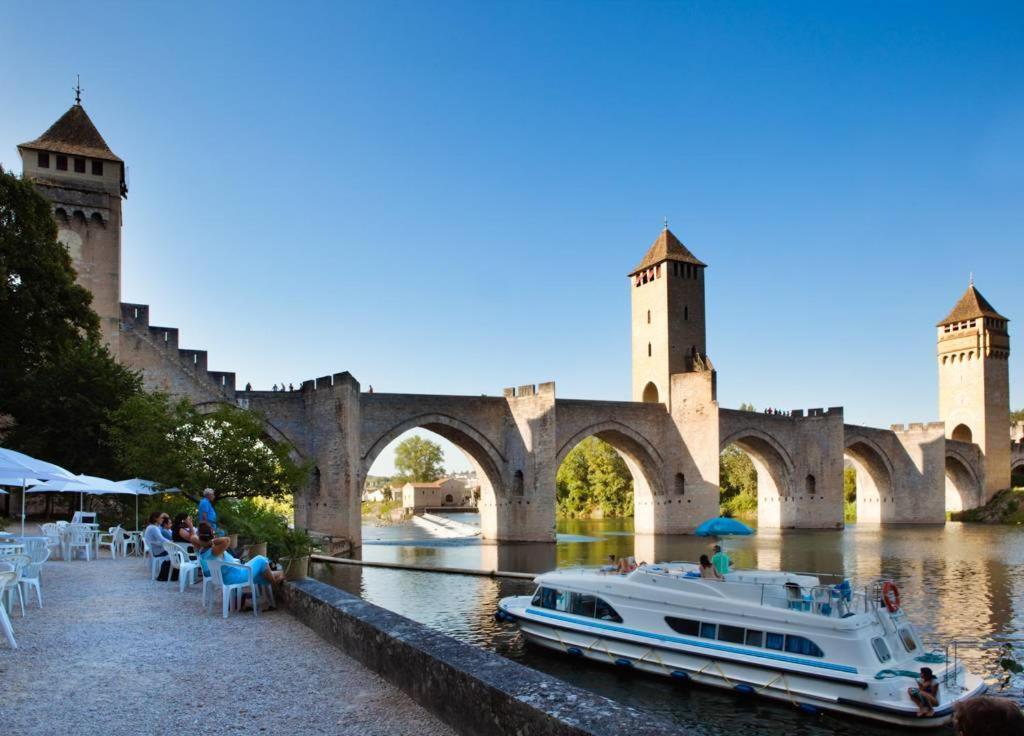 Le Tapis Vert Cahors Bagian luar foto